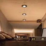 Distance entre spot plafond : espacement spots encastrés au plafond