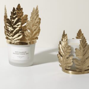 Golden leaves display
