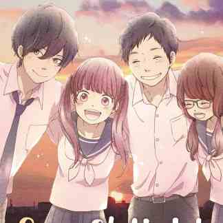 Ragazzi in uniforme scolastica sorridenti durante il tramonto, atmosfera calda e romantica.