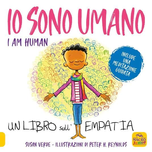 Alt text: Immagine di un bambino con braccia aperte, circondato da cuori colorati, promuove empatia e mindfulness per bambini.
