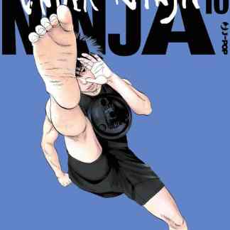 Illustrazione di un giovane ninja in posa dinamica, con sfondo blu, enfatizzando la serie "Under Ninja 10".