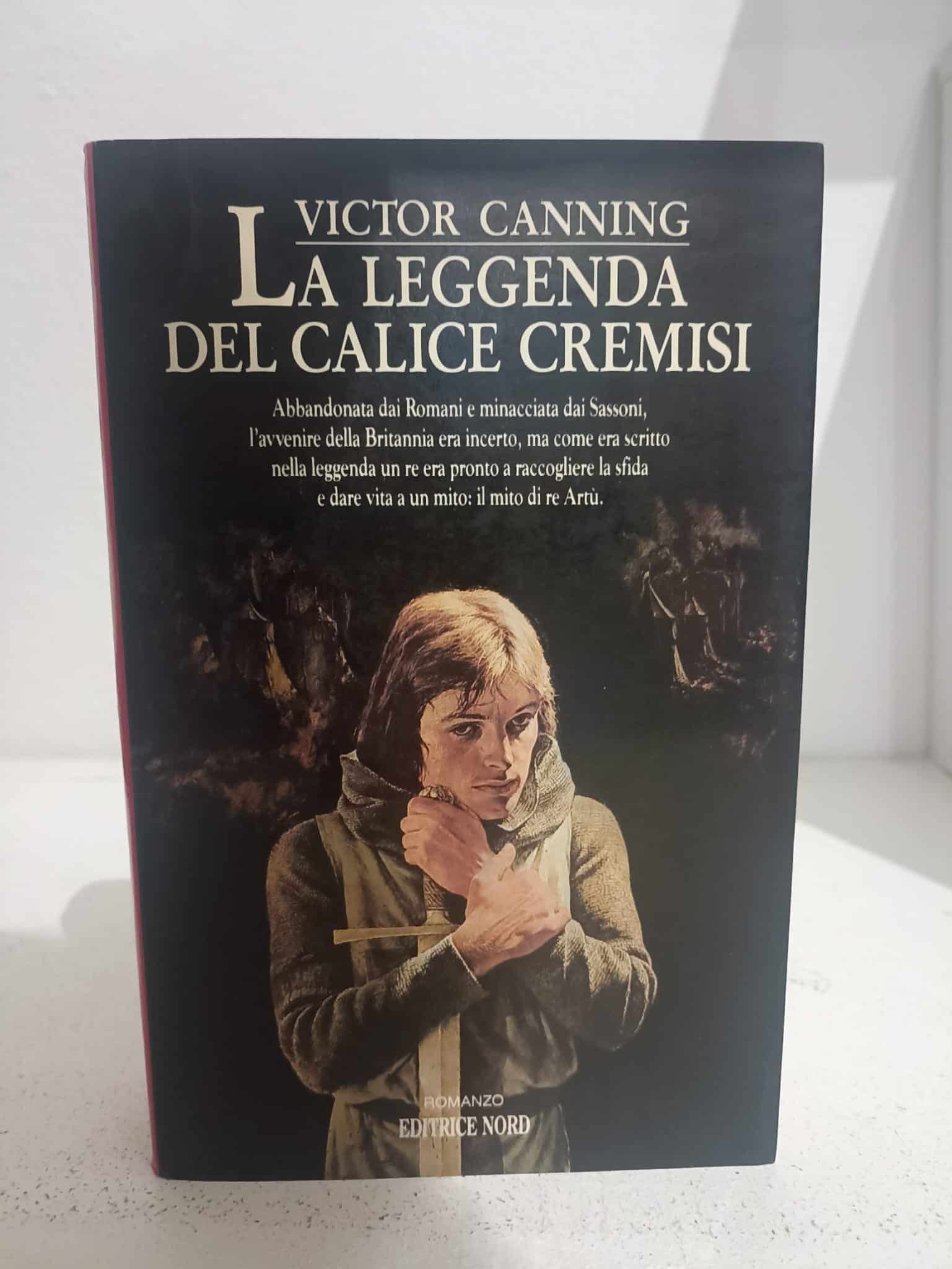 Libro sulla mitologia e il simbolismo del Calice Cremisi, ambientato in Gran Bretagna.