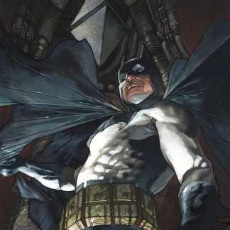 Cavaliere oscuro in posa con i suoi abiti iconici, pronto all'azione contro il crimine a Gotham.