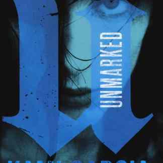 Copertina del romanzo "Unmarked" di Kami Garcia, con un volto femminile nascosto e uno stile dark e misterioso.