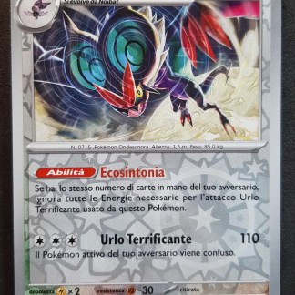 Carta Pokémon Noivern con illustrativa immagine di Noivern in azione, abilità Ecosintonia e attacco Urlo Terrificante.