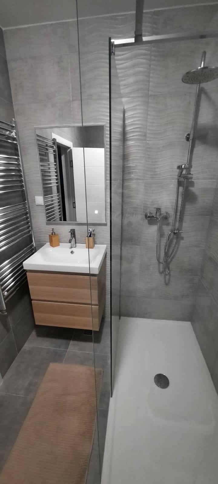 podne i zidne pločice sive|Bijele mramorne pločice