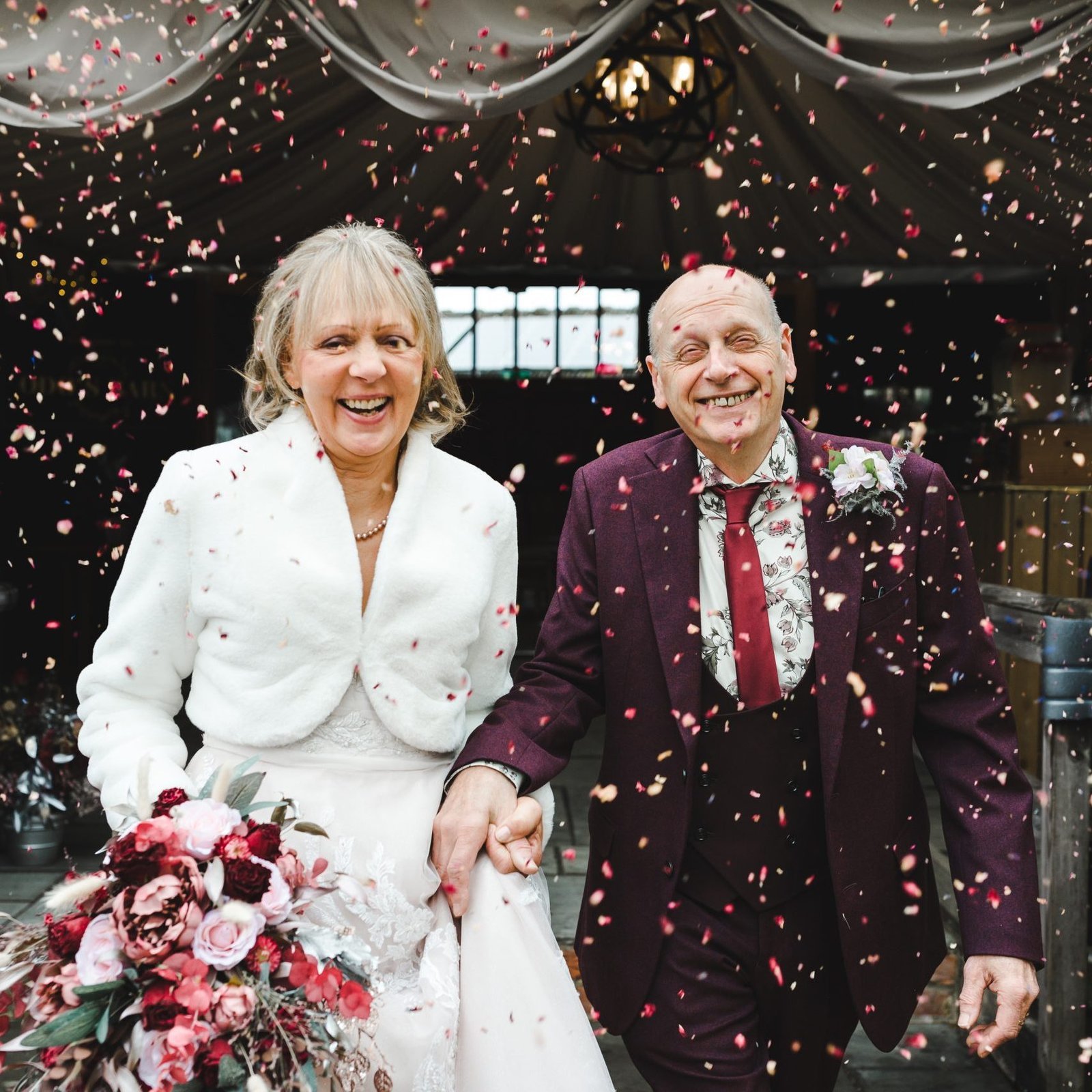 odo's barn kent wedding photographer in berkshire