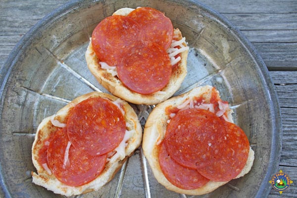 mini camping pizzas