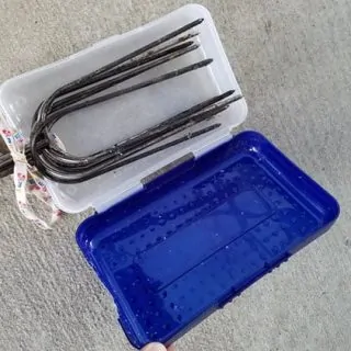 DIY Roasting Forks Cover Tutorial - Tired of your marshmallow forks making a mess and poking things when you go camping? Create this DIY Roasting Forks Cover with a plastic pencil box.