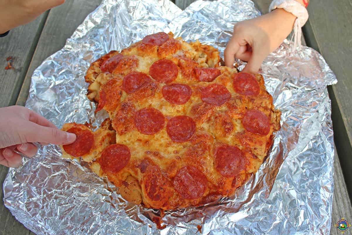 Hands pulling apart pizza monkey bread bites