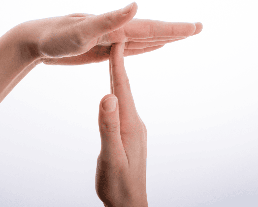 Zelfverzekerde persoon gebaart 'nee': grenzen stellen voor mentale gezondheid