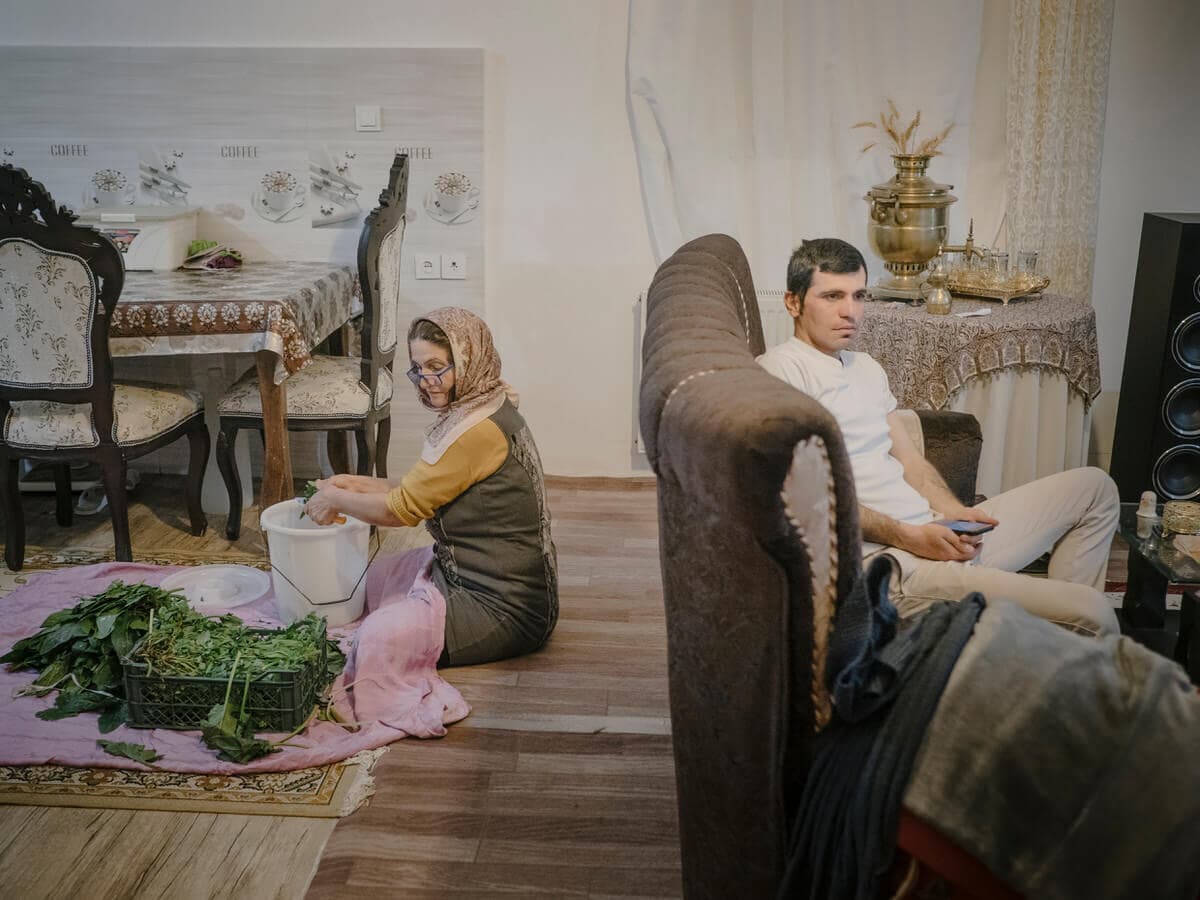 JÚLIA MESÉL KÉKNEK