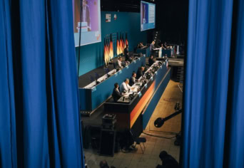 MIELŐTT A REFLEKTORFÉNY KIHUNY