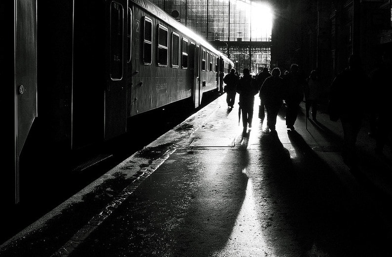 RÓLAM ÉS A CSAJRÓL, AKI A NYUGATINÁL SZOKOTT LENNI