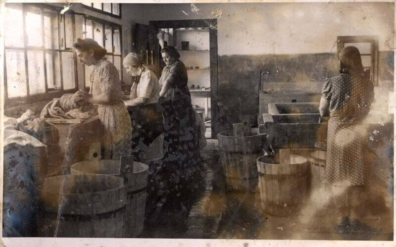 Nyitranovák (Nováky), Csehszlovákia, Zsidó nők mosnak a táborban