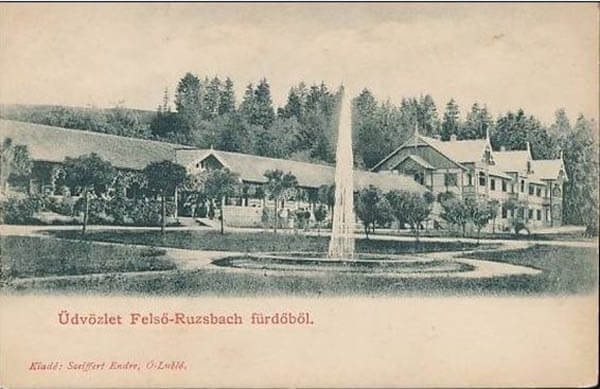 „a ruzsbachi pompás medencékben igazi élvezet nagy tempókkal szelni a selymes zöld vizet” (ruzbachy.sk)
