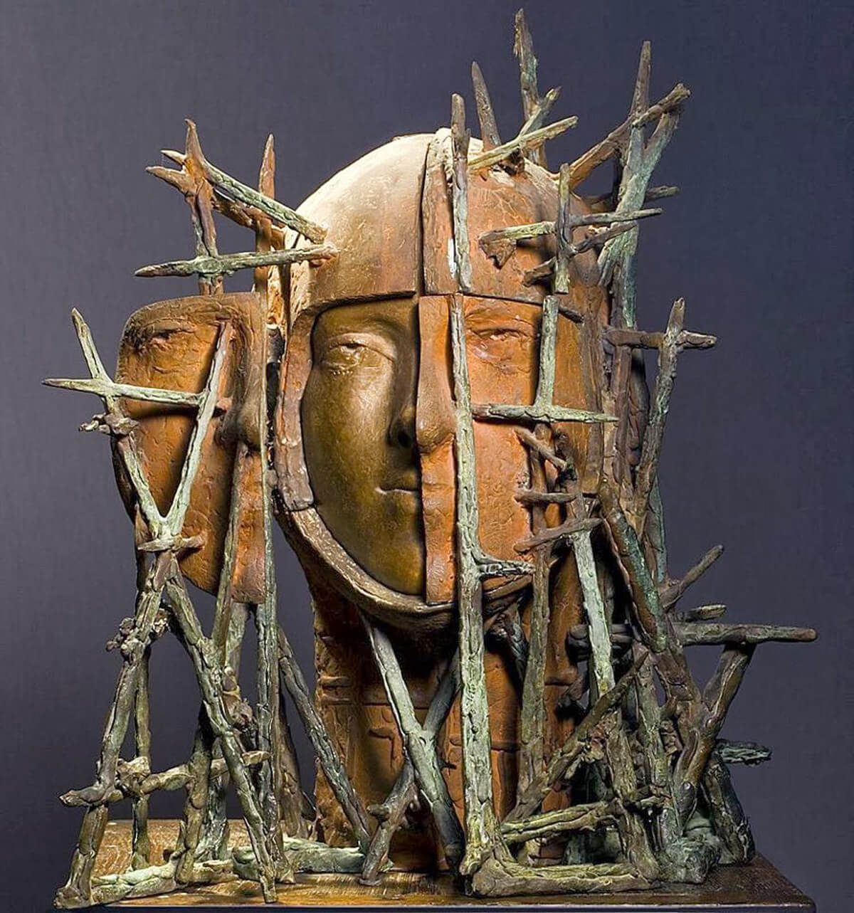 „…HALÁL FÖLÉ, A RÉGI ROMOKON”