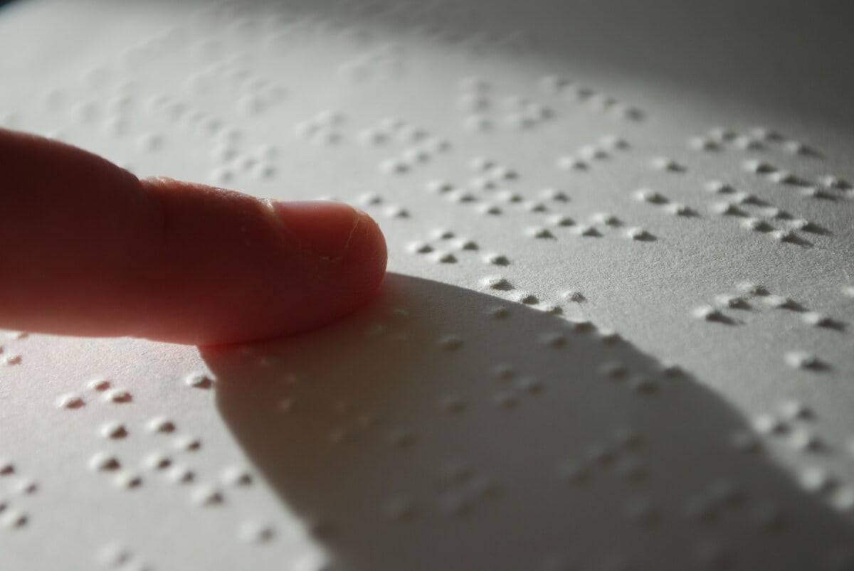 BRAILLE ÍRÁSOS KÖNYVEK