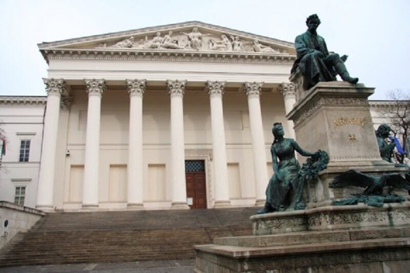 A MÚZEUMKERT ÉS SZOBRAI