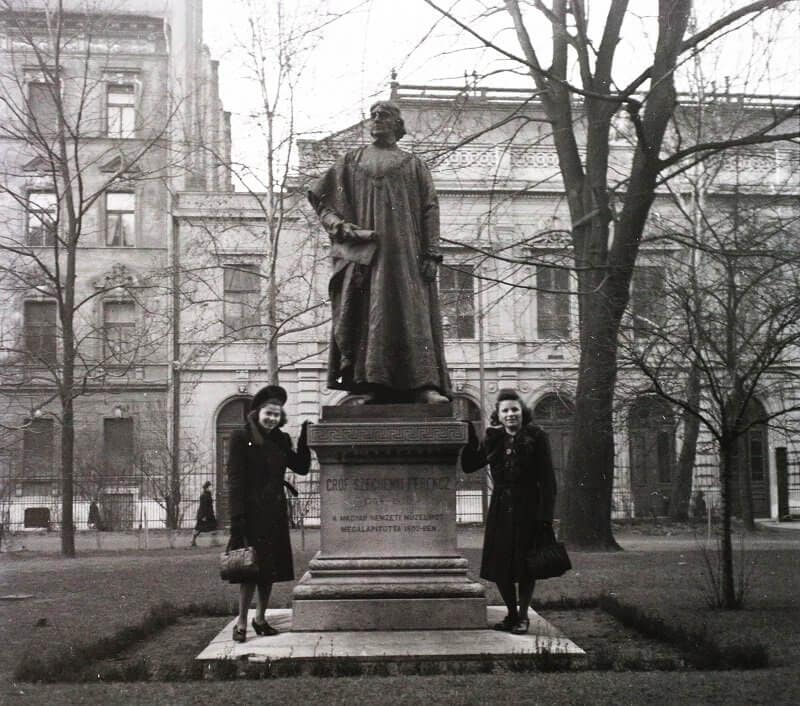 Széchényi Ferenc szobra a Múzeumkertben, fortepan.hu 