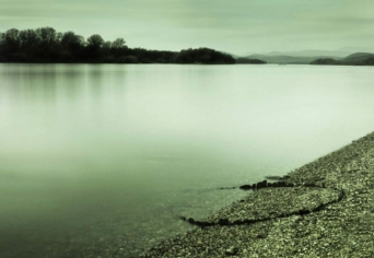 FÖLD VEZÉREL FOLYÓT