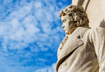 EGYEMELETNYI FÖLÉNY