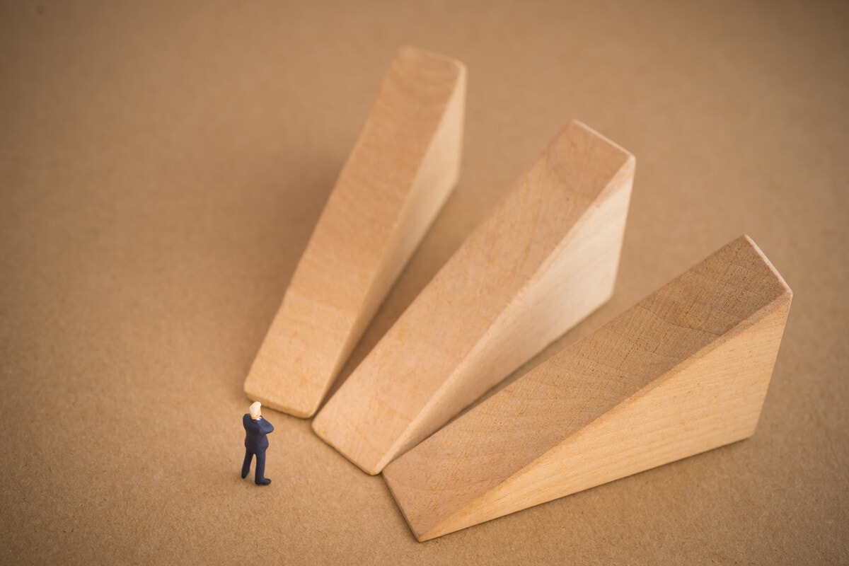 KÉTSÉGEK DICSÉRETE