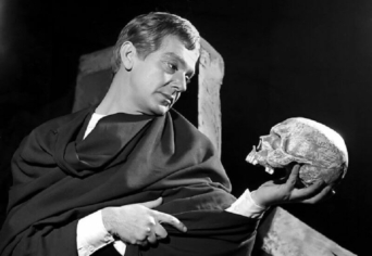 A SZÍNHÁZ SZÓLISTÁJA