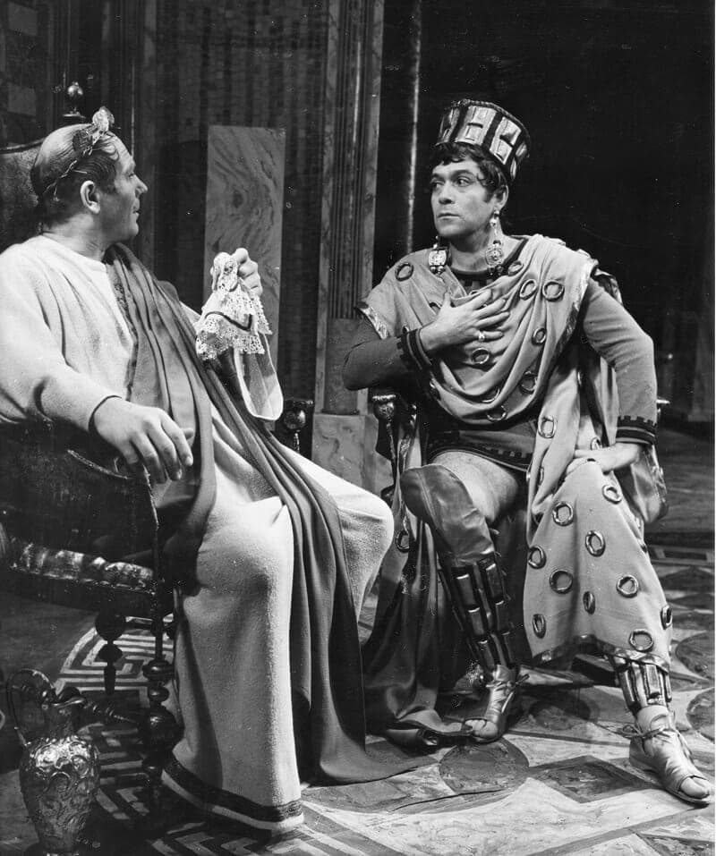 Madách Színház, Pécsi Sándor és Márkus László Dürrenmatt: A nagy Romulus c. darabjának előadásán, fortepan.hu 