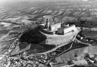 MÚLTÚNKRÓL: PANNONHALMÁN