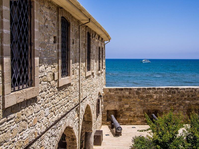 CIPRUS, ÖSSZETETT SZEMMEL