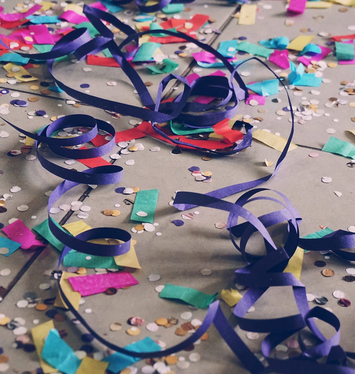 FELKÖSZÖNTETLENÜL