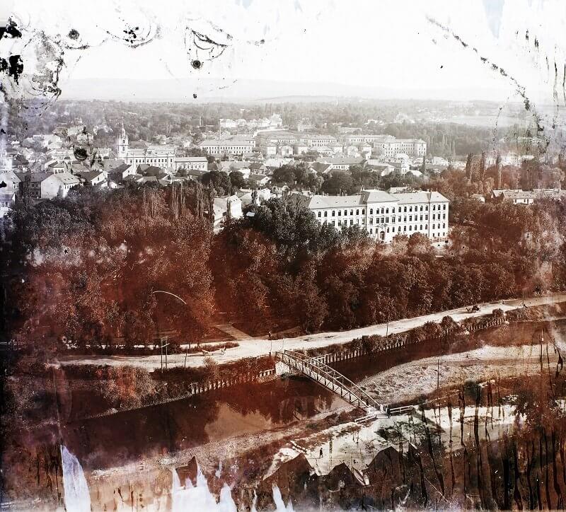 KÉZ A VÁLLON! – KÉZ A KÉZBEN