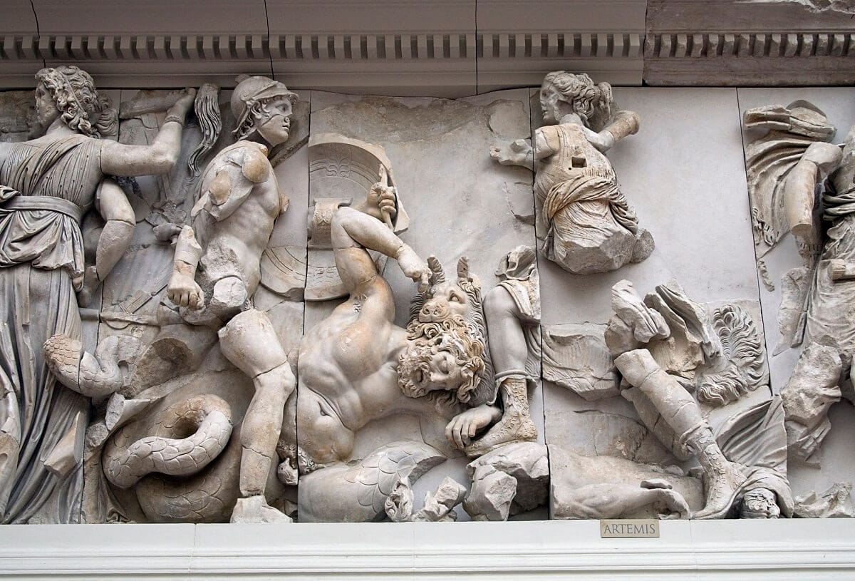 HÉRÓK ÉS HÓDÍTÓK