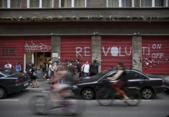 FÜGGETLENSÉG ÉS KORTÁRS MŰVÉSZET