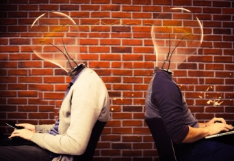 DÖCÖGÜNK AZ INTELLIGENS MÉDIA FELÉ?