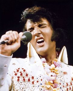AKKOR ELVISZ VAGY NEM?