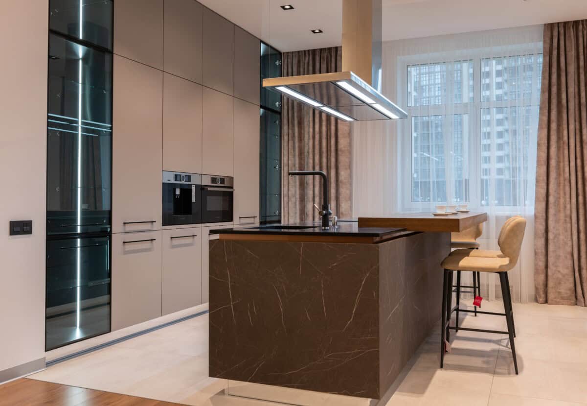 Kitchen Cabinet Materials for your Kitchen Design 8 Kitchen Designers Auckland recommend laminate cabinet doors for its durability and hardwearing quality.