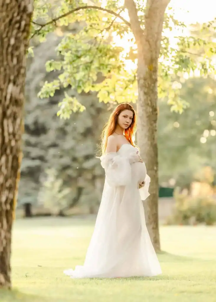 light and airy style edmonton maternity outdoor photoshoot