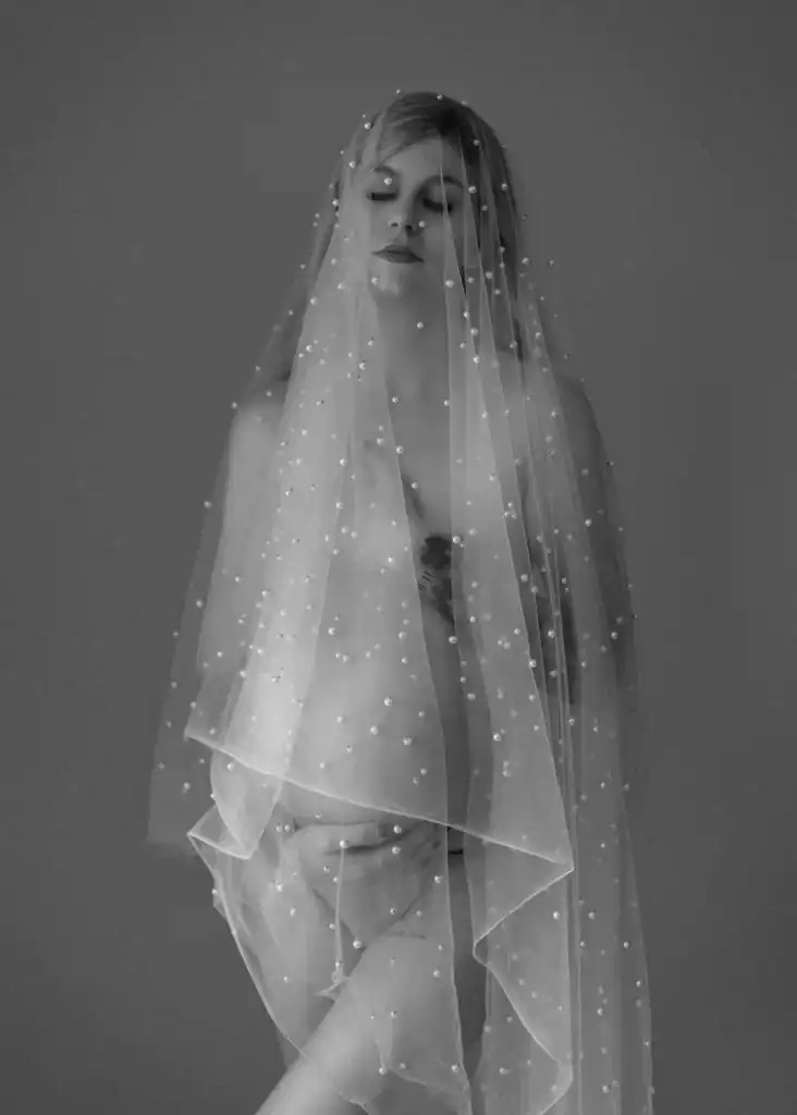 Minimalist nude maternity portrait celebrating motherhood – Edmonton professional photography