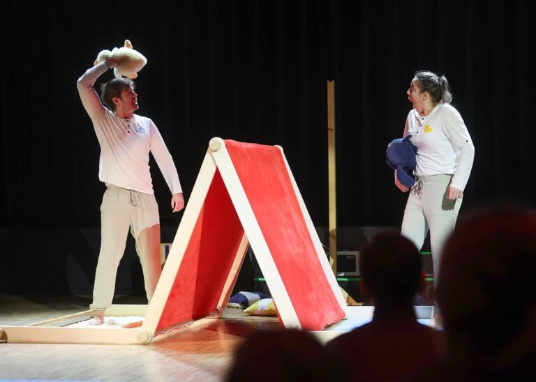 Laniakea Színház: Totyogók