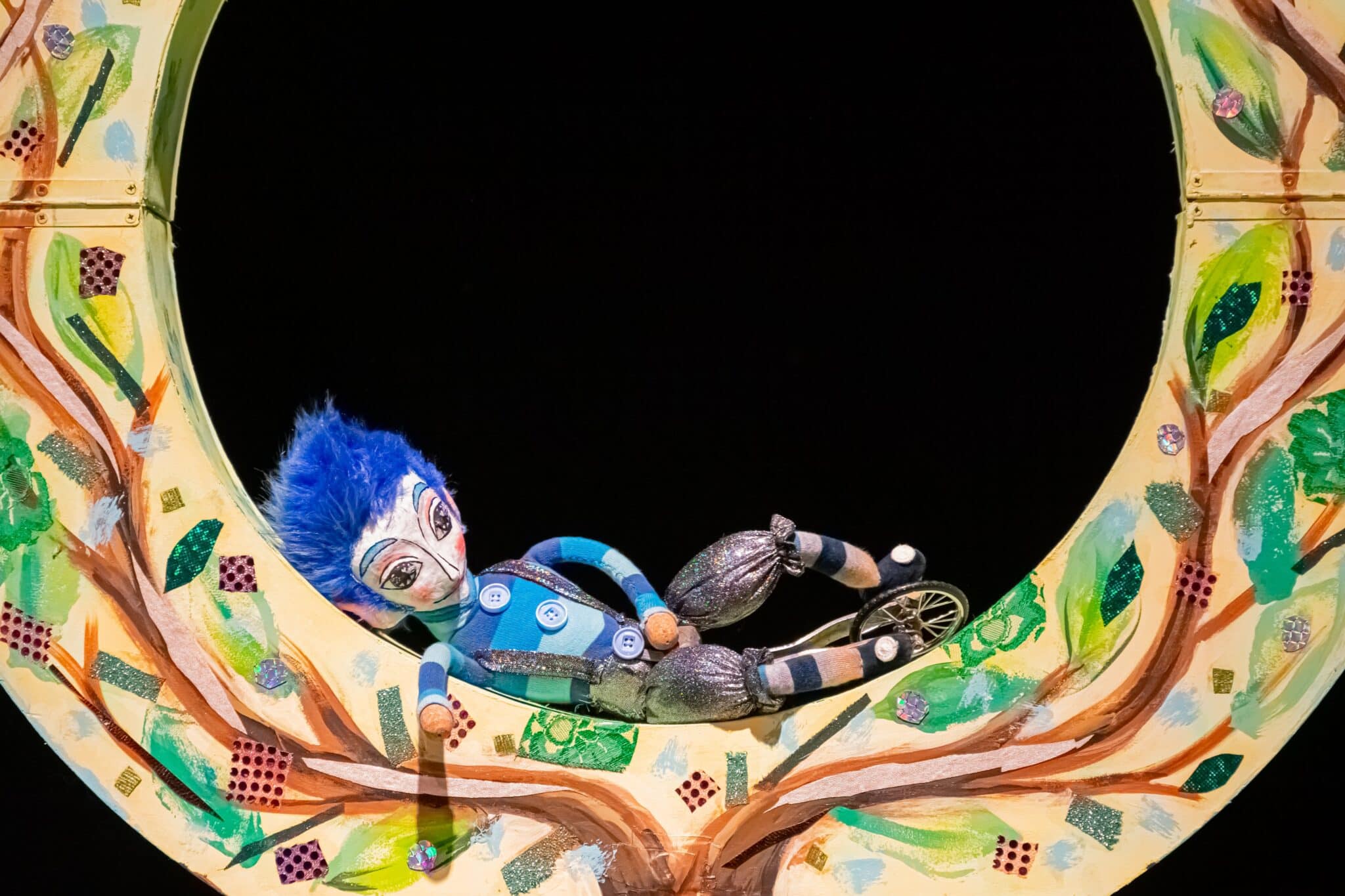 Bábrándozók: Tudja a manó! Az ég tündérszoknyakék