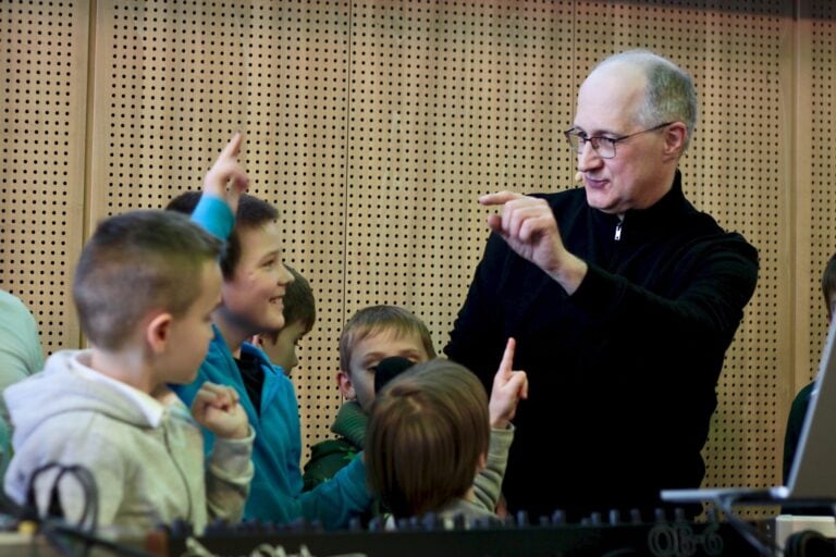 HANG-SZÍN-ZENE – Elektronikus zenei ismeretterjesztő sorozat