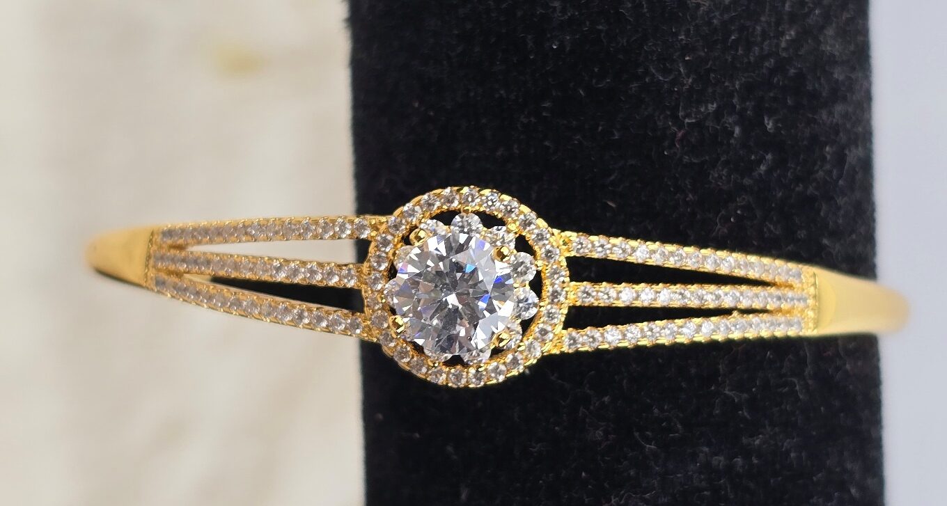 Radiant Solitaire Halo Gold-Design Cuff Bracelet (Br-014)