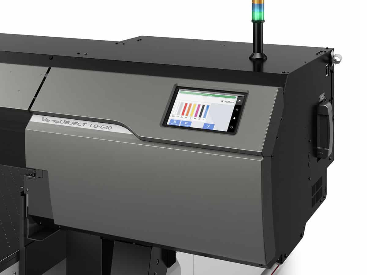 Impresora de impresión de vinilos y plotters de gran formato con pantalla táctil para personalización y producción en marketing y señalización.