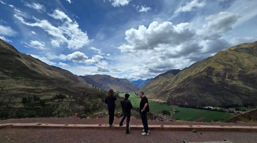 tour sacred valley to machupicchu with How to Choose the Best Machu Picchu Tour by Train in 2026