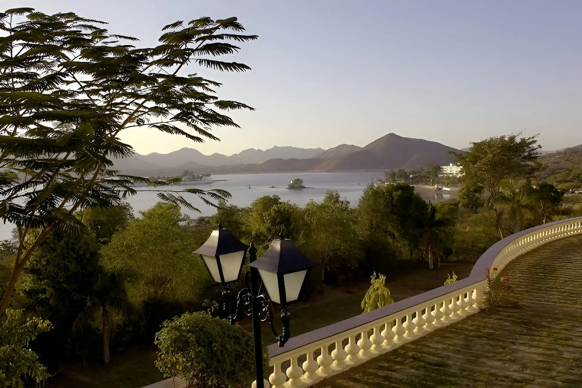 Hotel lalit laxmi vilas udaipur