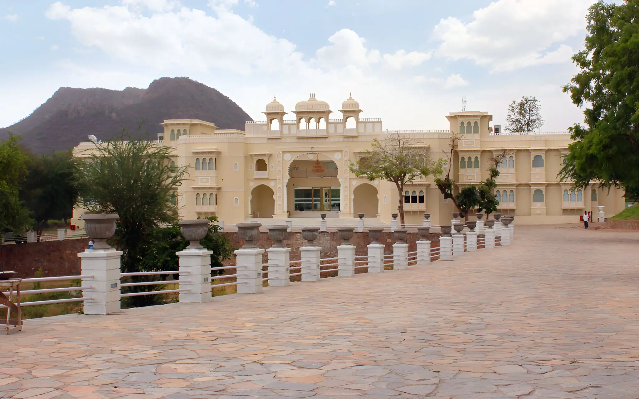 shouryagarh resort & spa udaipur rajasthan