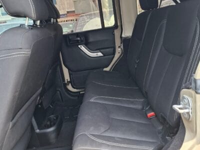 Jeep Wrangler 2017 with 6 cylinders