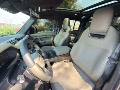 Land Rover Defender 110 P635 OCTA V8 2025 EDITION 1 UNDER WARRANTY AND SERVICE CONTRACT